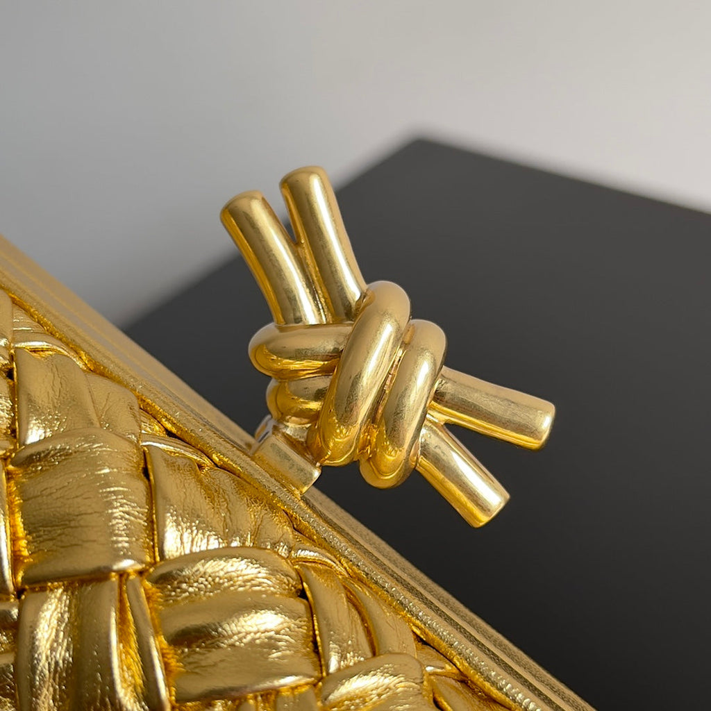 Klassischer Knoten 20 in goldenem Lammleder