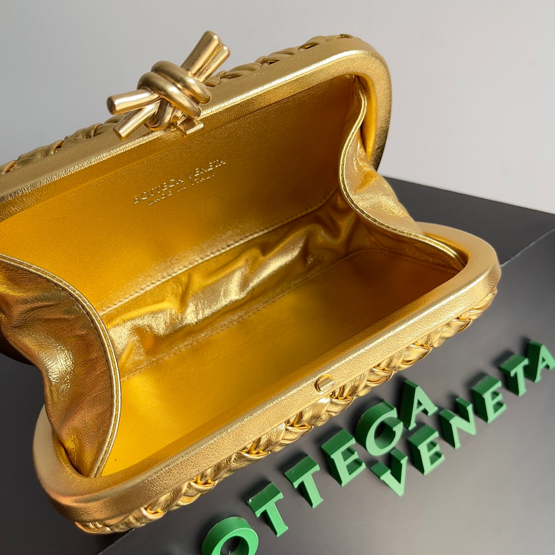 Klassischer Knoten 20 in goldenem Lammleder