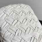 Klassischer Knoten 20 in weißem Lammleder