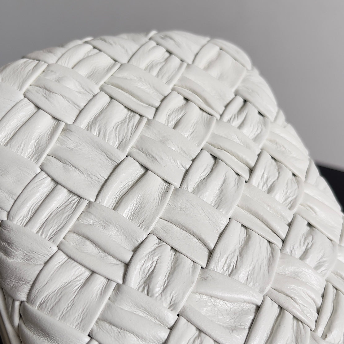 Klassischer Knoten 20 in weißem Lammleder