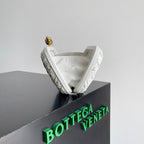 Klassischer Knoten 20 in weißem Lammleder