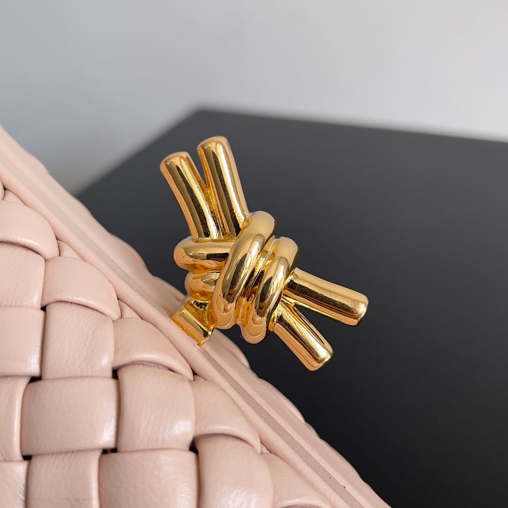 Klassischer Knoten 20 in Lotus-Lammleder