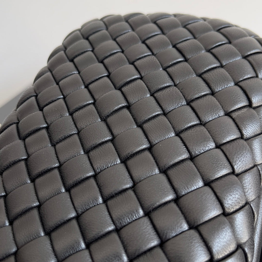 Klassischer Knoten 20 in schwarzem Lammleder