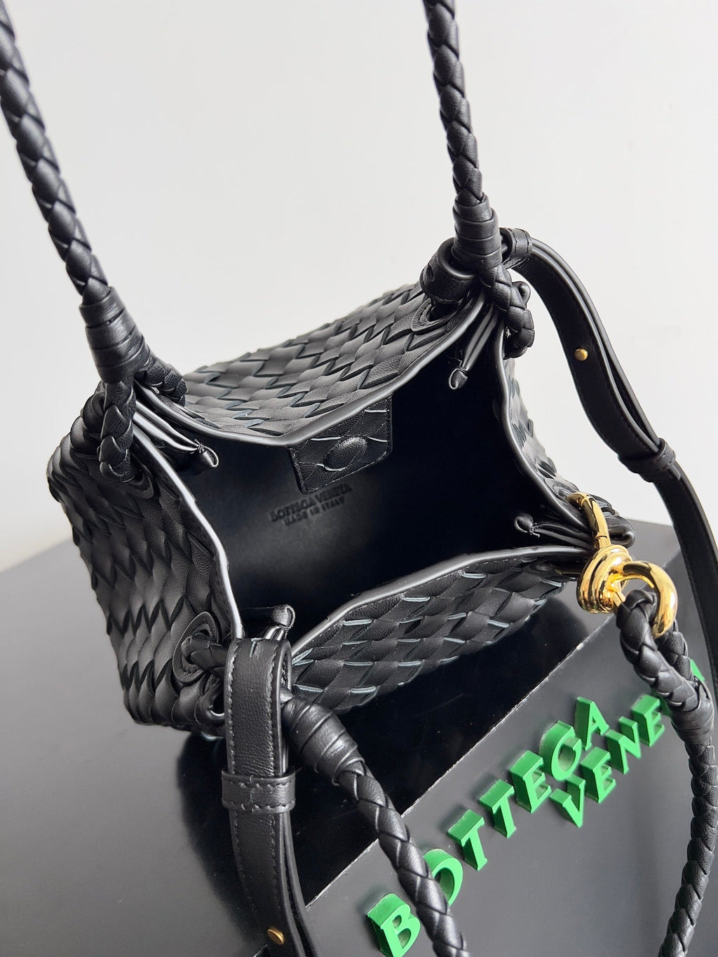 BV Small Parachute 21 Schwarzes Lammfell Ghw 