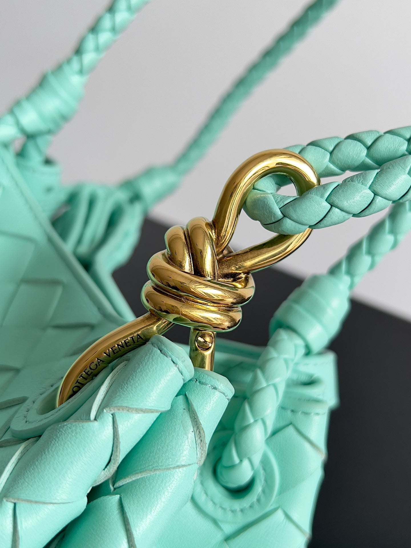 BV Small Parachute 21 Green Oasis Lammfell Ghw 