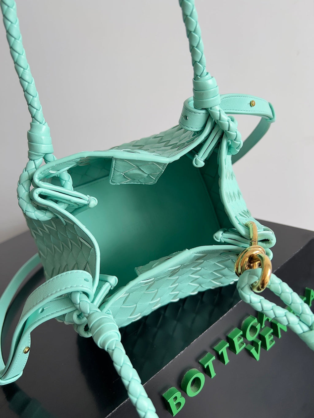 BV Small Parachute 21 Green Oasis Lammfell Ghw 