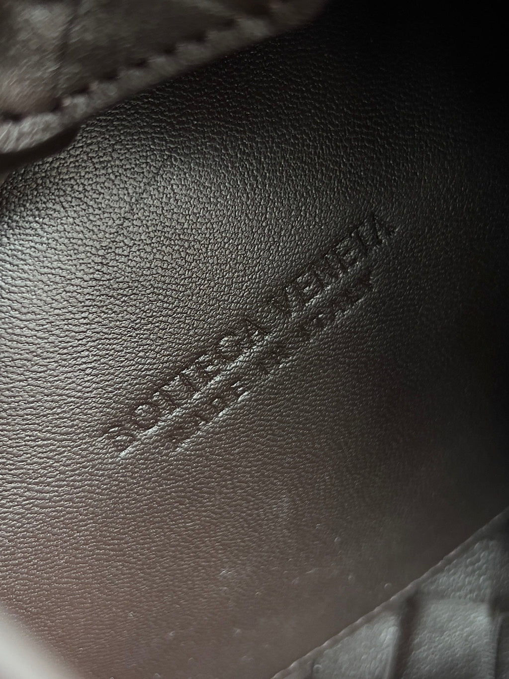 BV Small Parachute 21 Chocolate Lambskin Ghw 