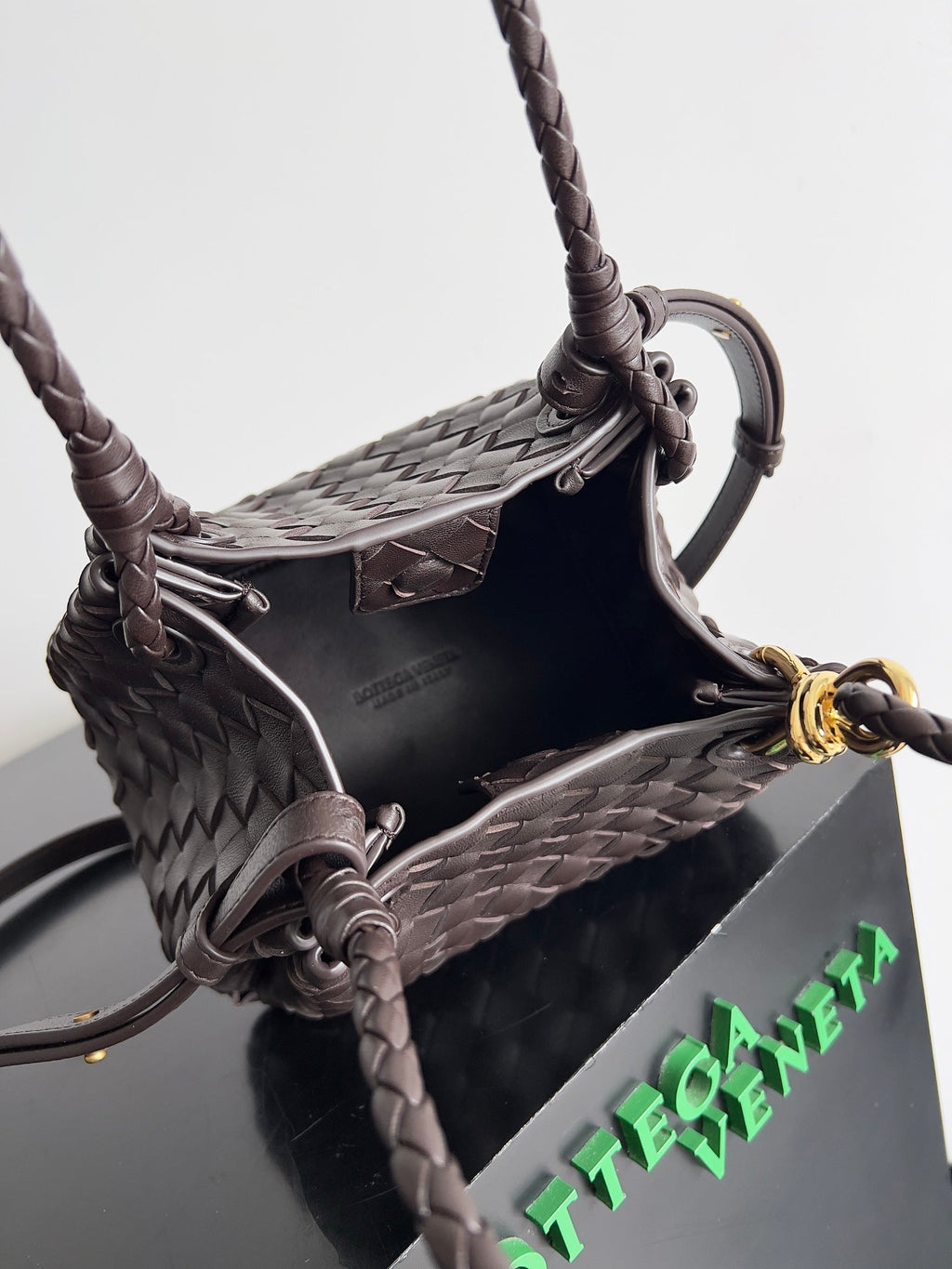 BV Small Parachute 21 Chocolate Lambskin Ghw 