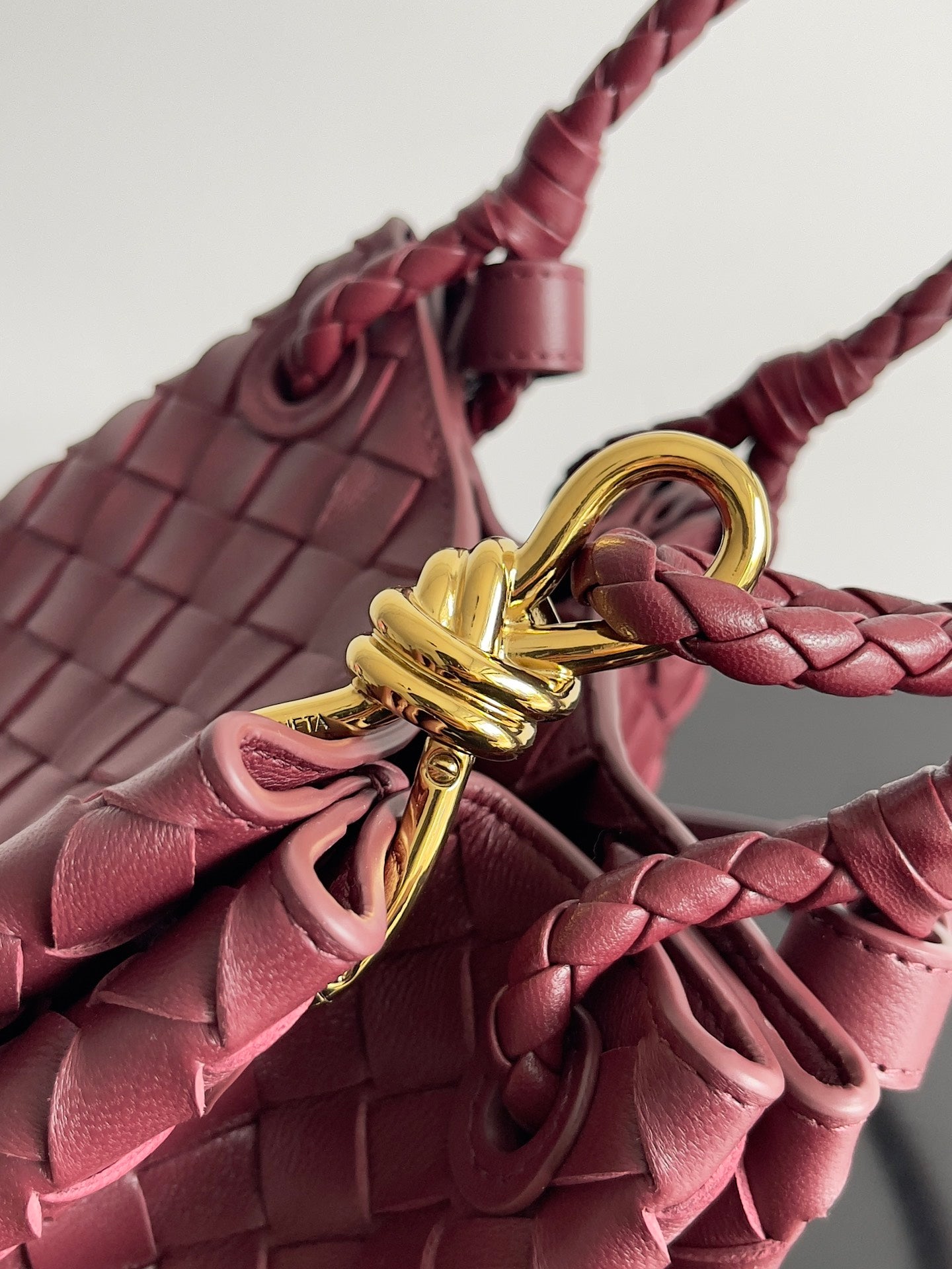 BV Small Parachute 21 Burgund Lammfell Ghw 