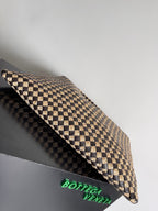 GROSSER HOP 54 IN BRAUNES KALBSLEDER UND BEIGE RAFFIA