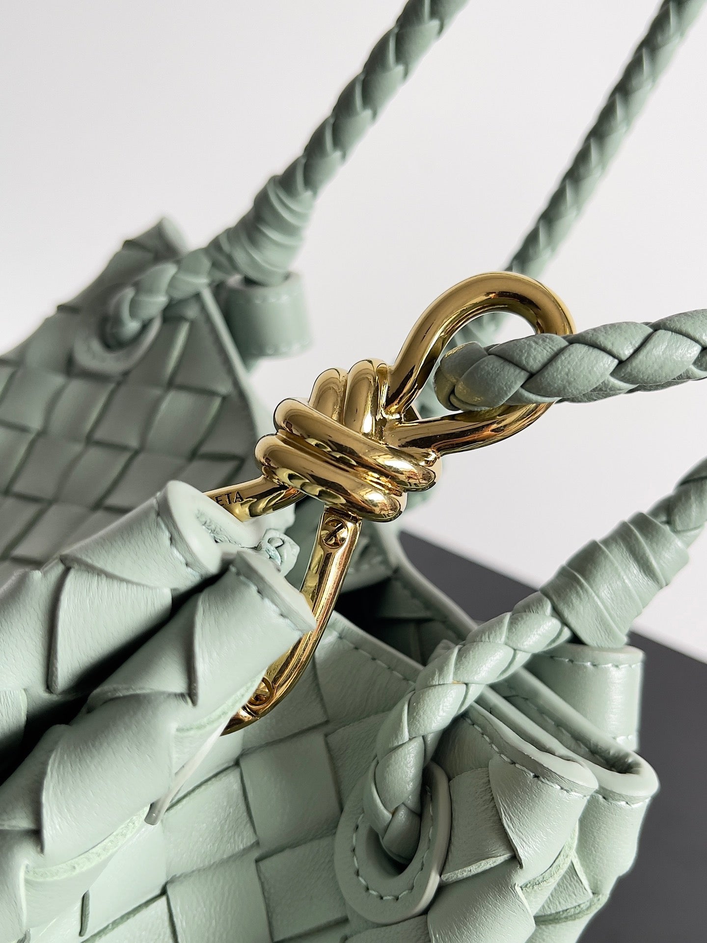 BV Small Parachute 21 Seafoam Lammfell Ghw 