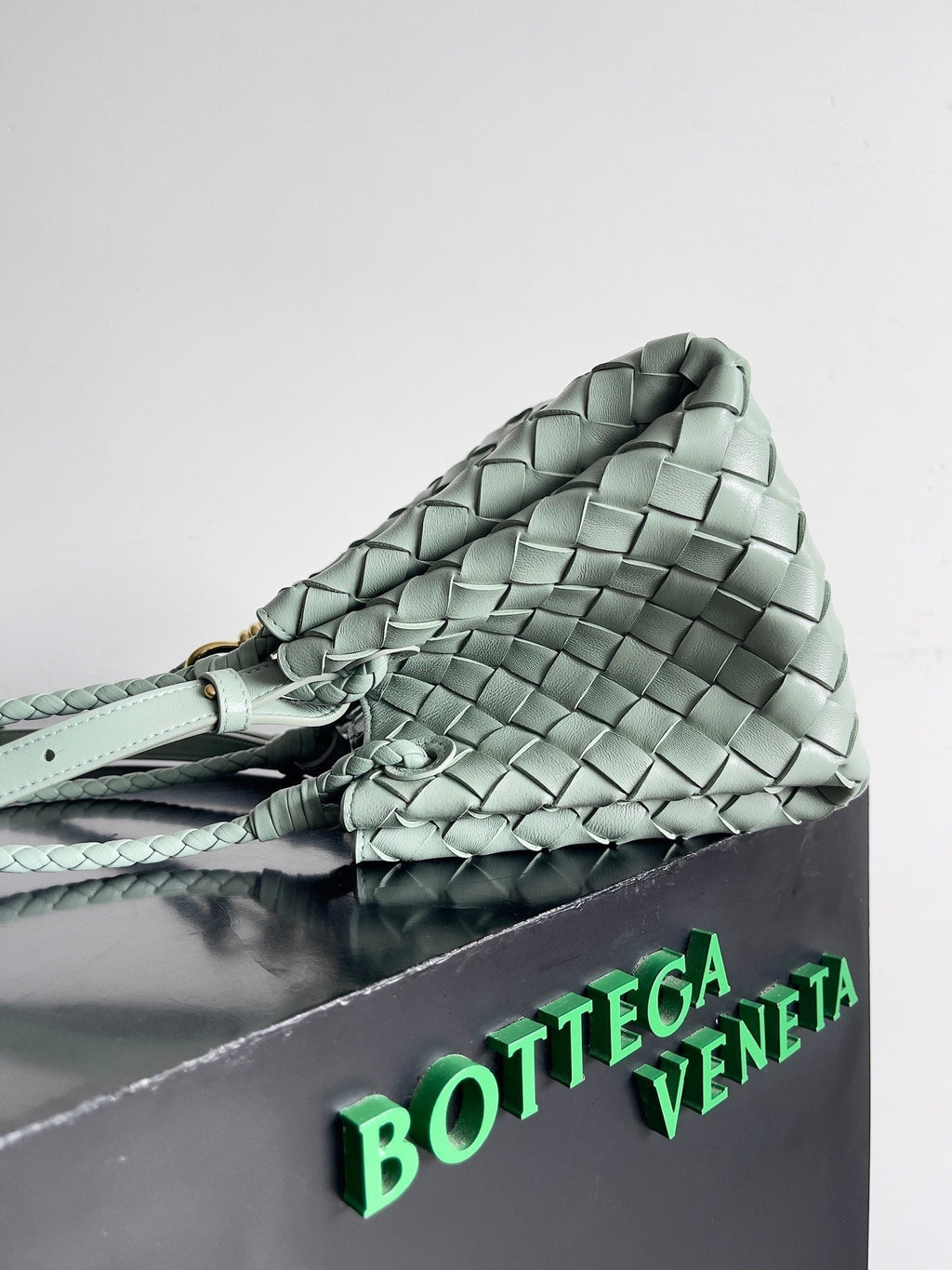 BV Small Parachute 21 Seafoam Lammfell Ghw 