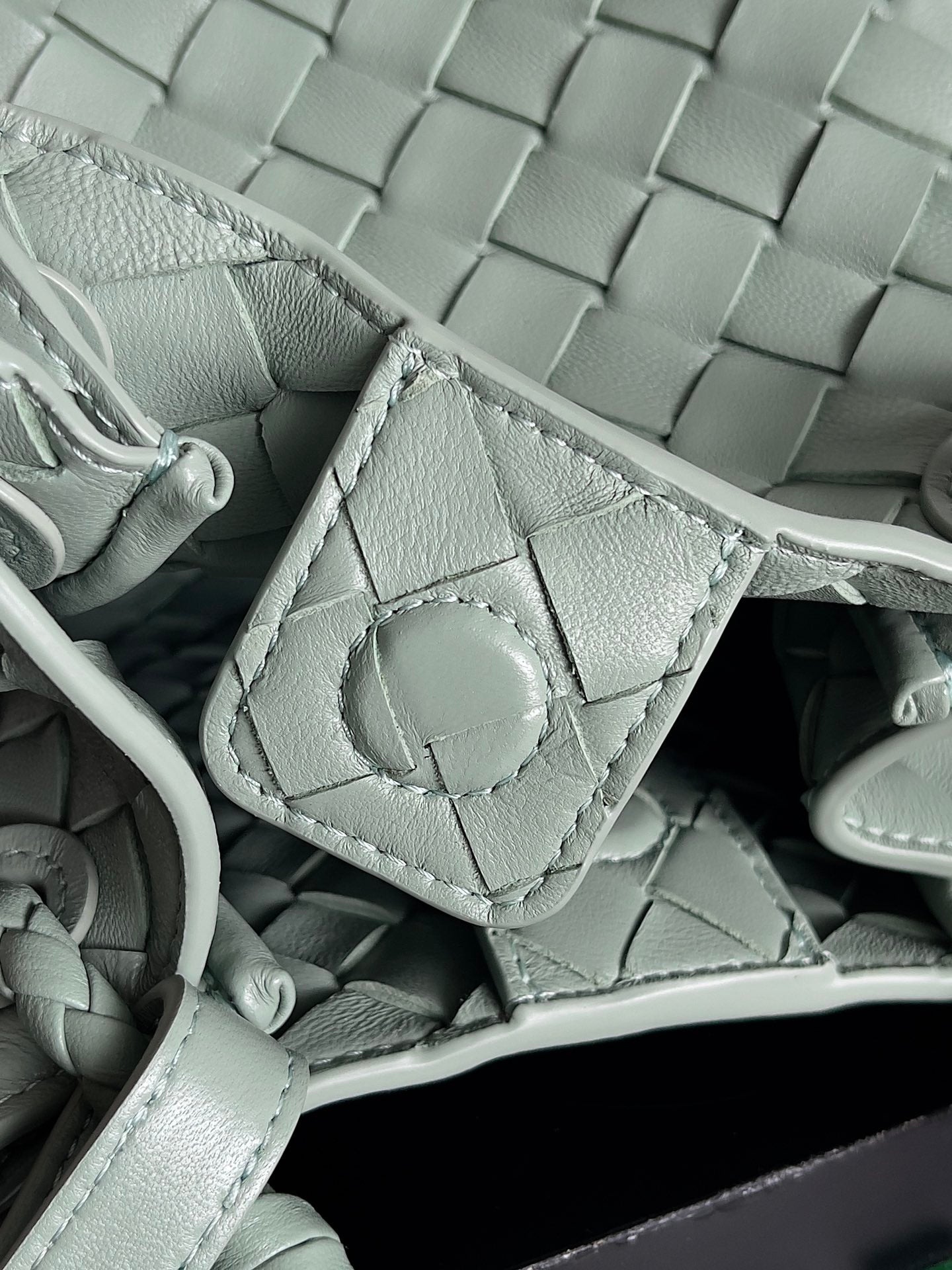 BV Small Parachute 21 Seafoam Lammfell Ghw 