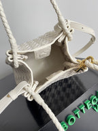 BV Small Parachute 21 Sea Salt Lammfell Ghw 