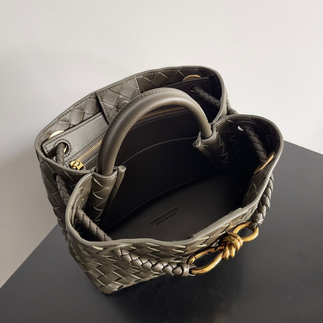 KLEINER ANDIAMO 25 AUS KAKI-LAMMFELL