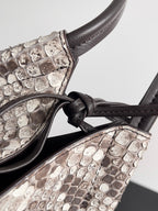 Kleines Solstice 30 Zoll Kalbsleder mit Schlangenmuster