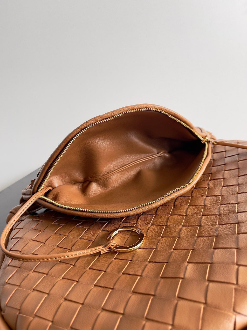 MITTLERE GEMELLI SCHULTERTASCHE 36 IN BRAUNES LAMMLEDER