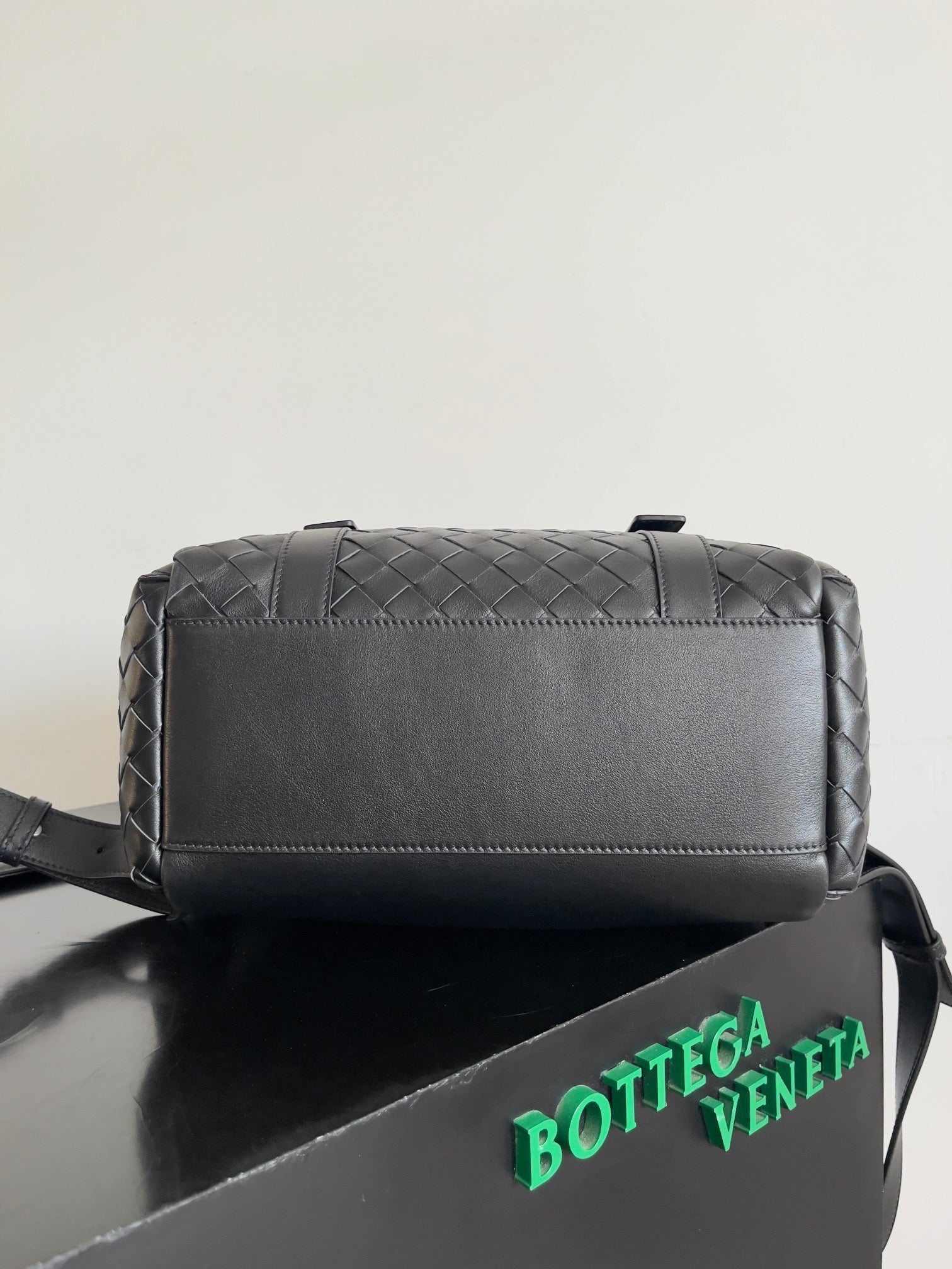 SCHULRUCKSACK 39 AUS SCHWARZEM LAMMLEDER