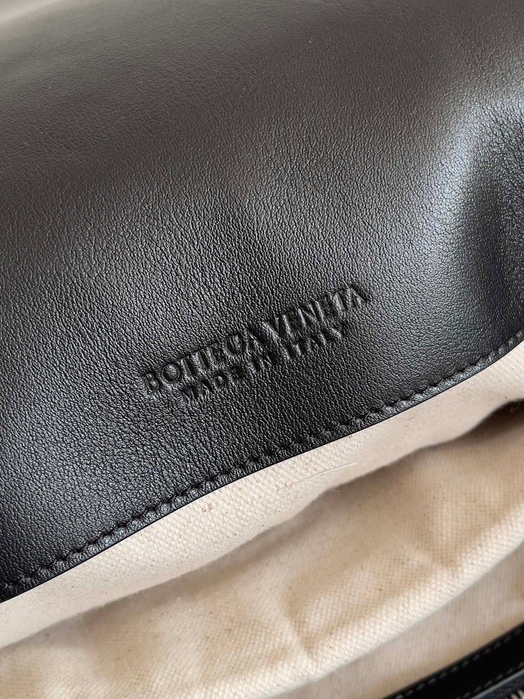 SCHULRUCKSACK 39 AUS SCHWARZEM LAMMLEDER