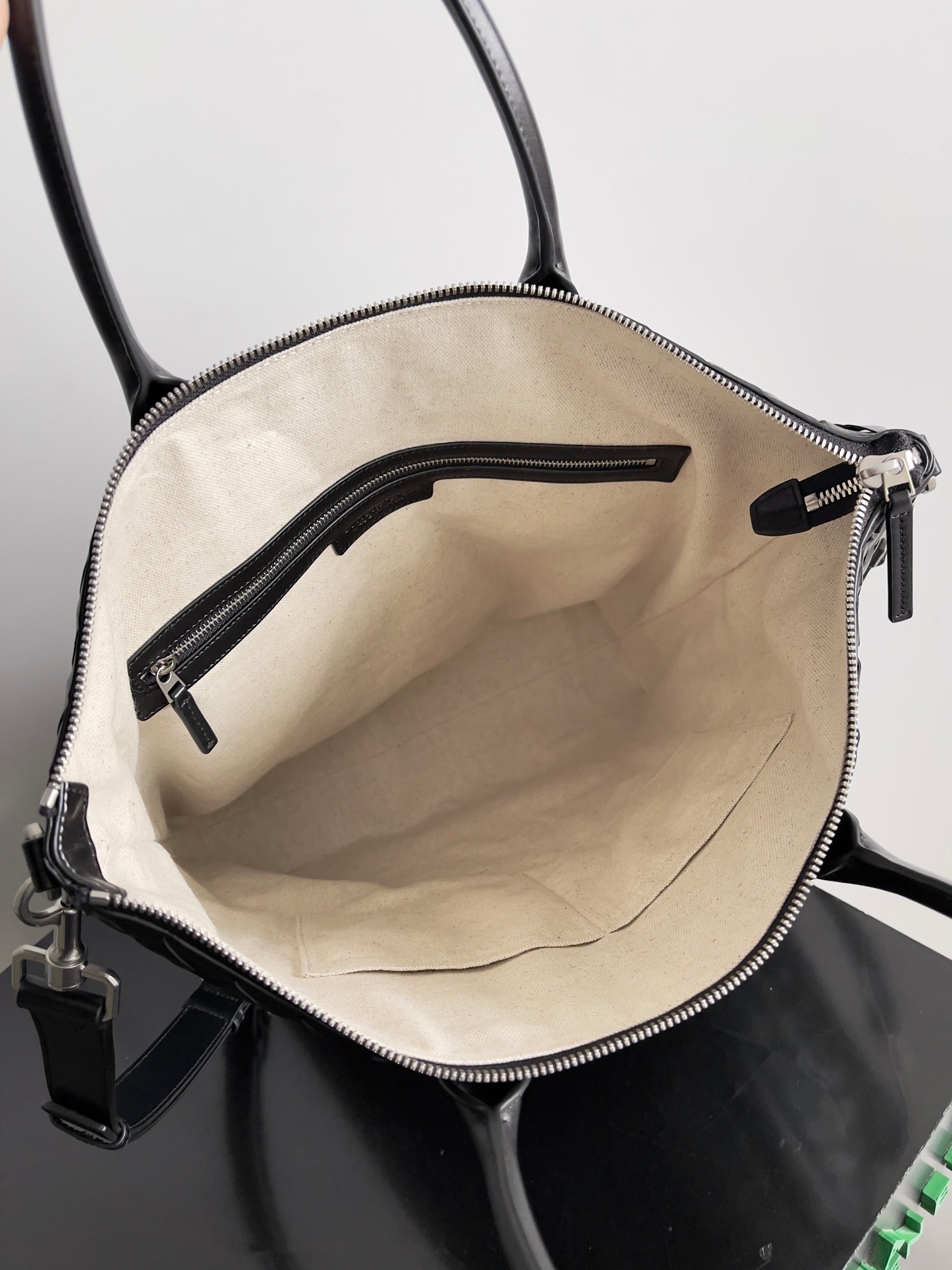 BOTTEGA VENETA 25S ANDIAMO GROßES INTRECCIATO 39 AUS SCHWARZEM KALBSLEDER