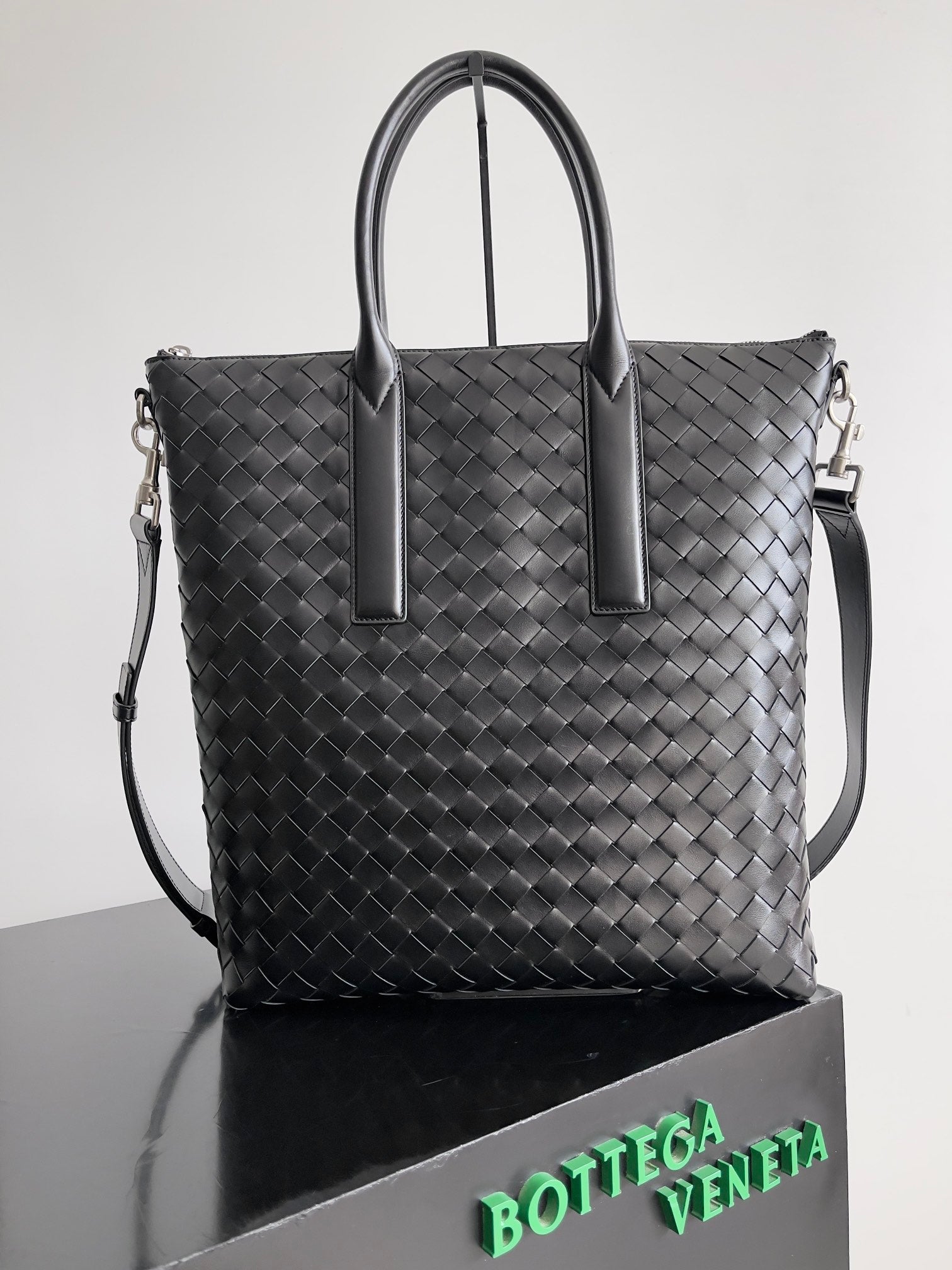 BOTTEGA VENETA 25S ANDIAMO GROßES INTRECCIATO 39 AUS SCHWARZEM KALBSLEDER