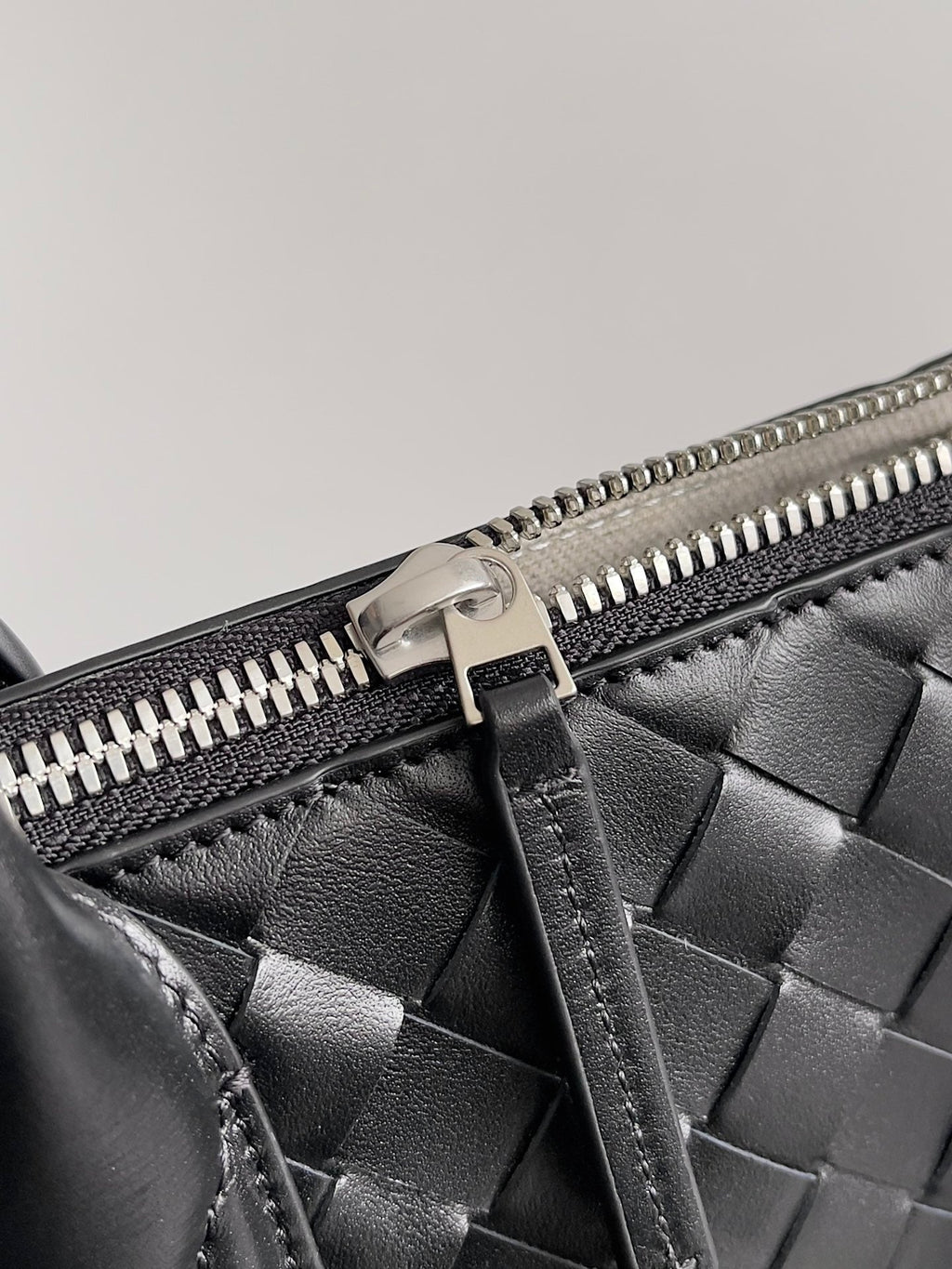 BOTTEGA VENETA 25S ANDIAMO GROßES INTRECCIATO 39 AUS SCHWARZEM KALBSLEDER