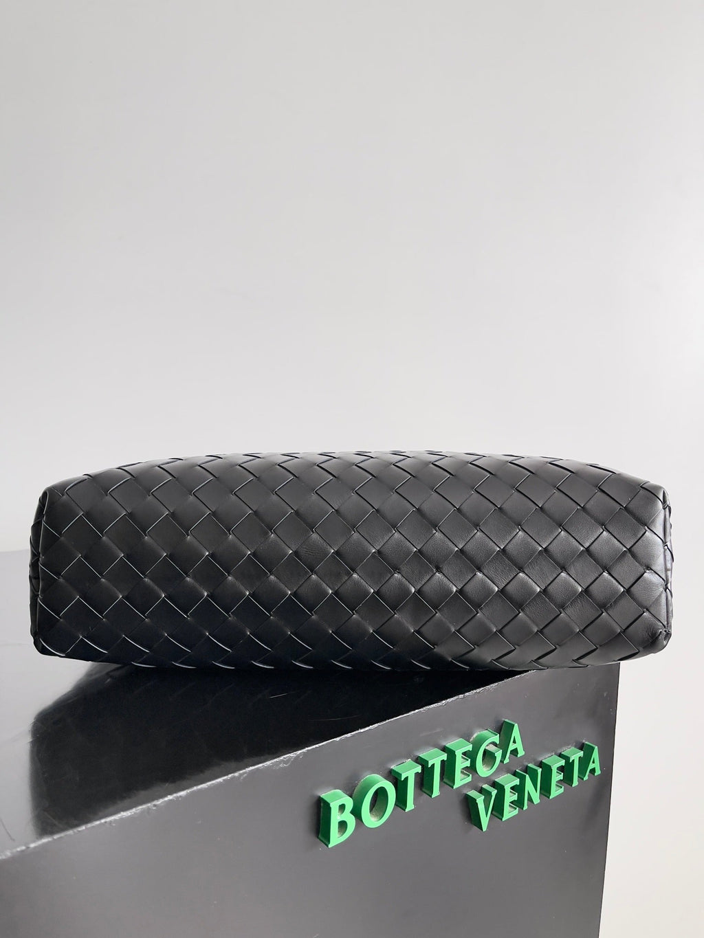 BOTTEGA VENETA 25S ANDIAMO GROßES INTRECCIATO 39 AUS SCHWARZEM KALBSLEDER