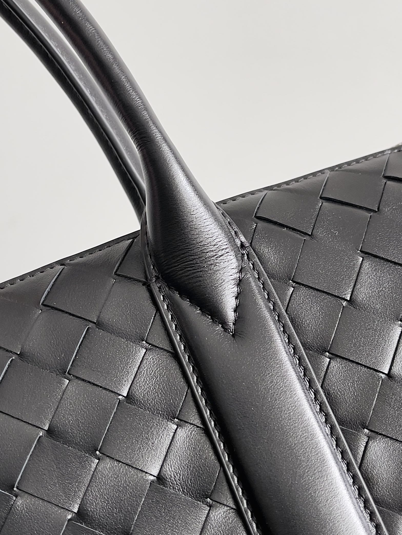 BOTTEGA VENETA 25S ANDIAMO GROßES INTRECCIATO 39 AUS SCHWARZEM KALBSLEDER