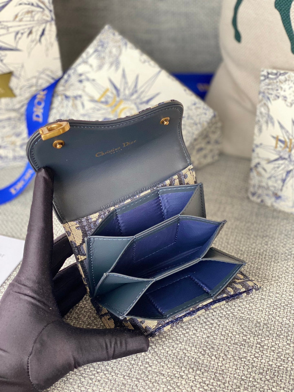 SADDLE LOTUS GELDBÖRSE 11 IN SCHWARZ MONOGRAMM SCHRÄGJACQUARD