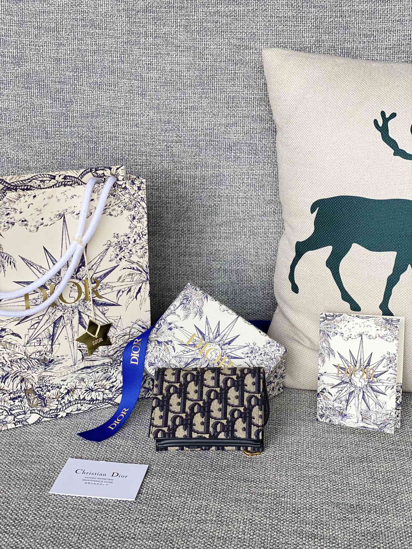 SADDLE LOTUS GELDBÖRSE 11 IN SCHWARZ MONOGRAMM SCHRÄGJACQUARD