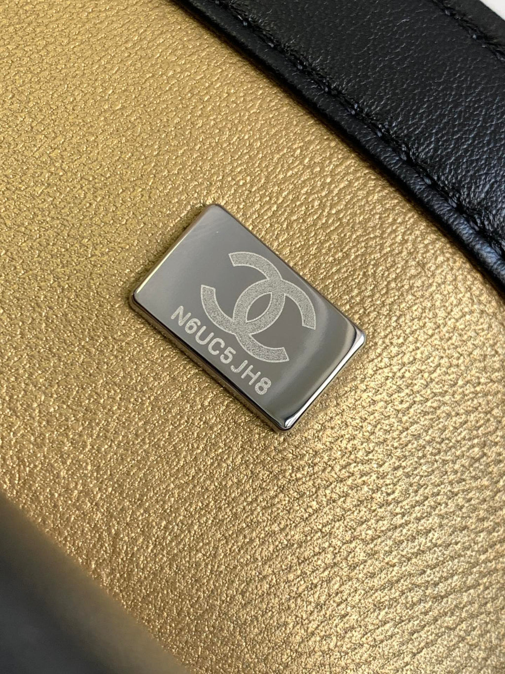 CC SMALL 20 FLAP BAG IN BLACK CALFSKIN