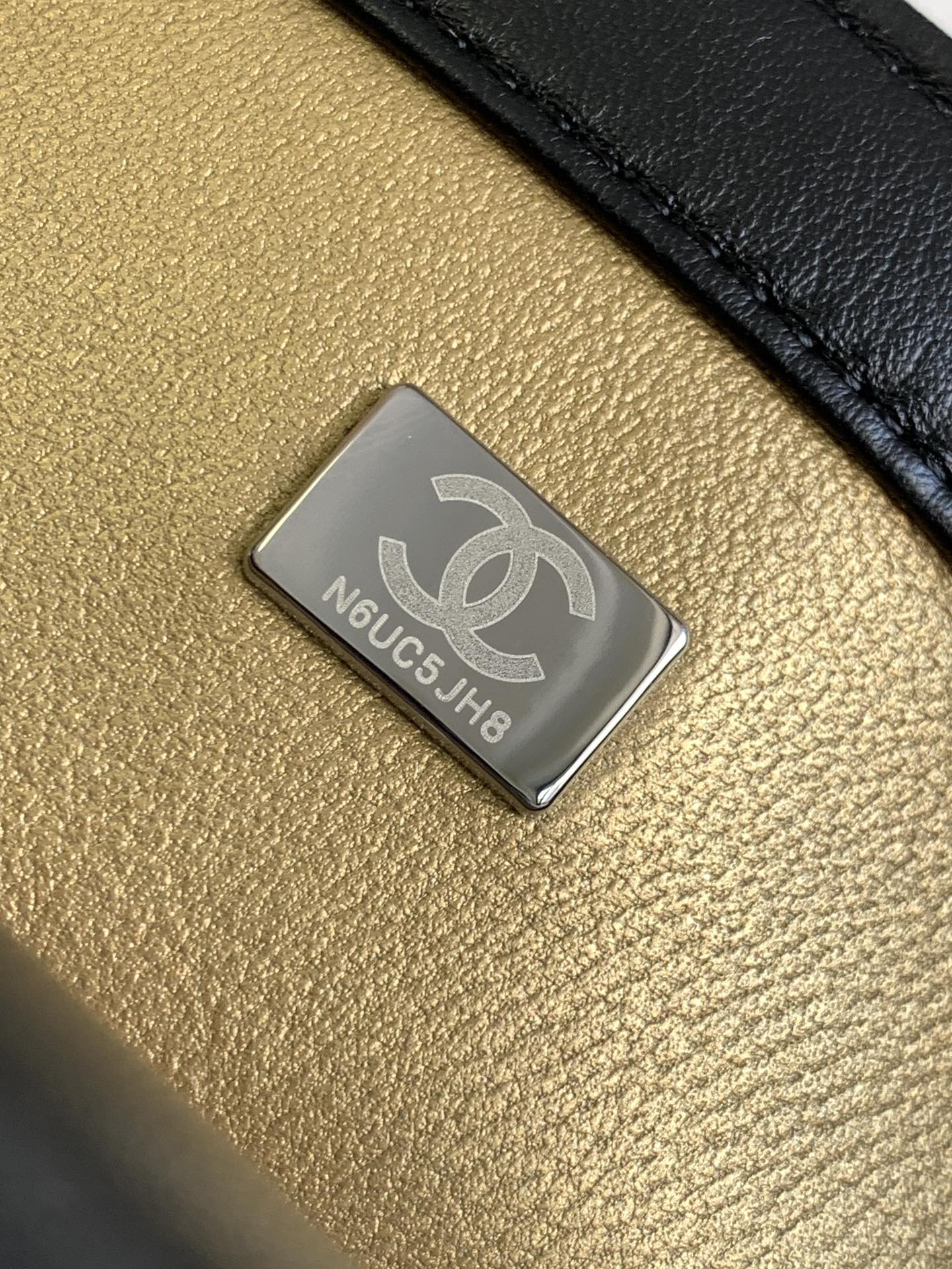 CC SMALL 20 FLAP BAG IN BLACK CALFSKIN