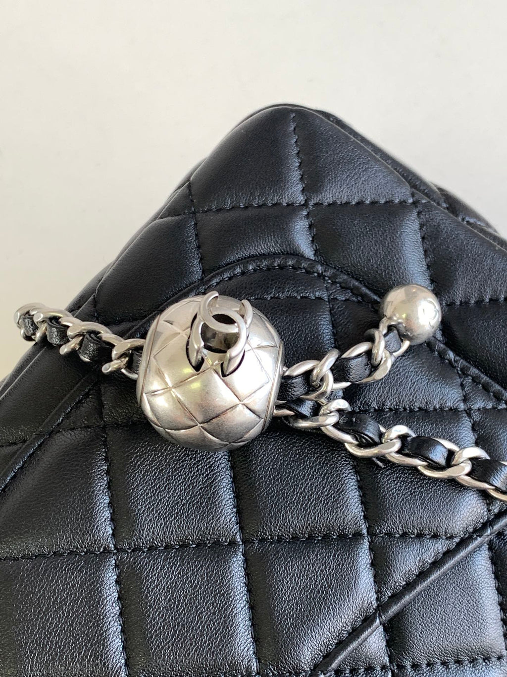 CC SMALL 20 FLAP BAG IN BLACK CALFSKIN