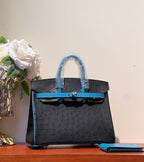 KELLY SELLIER 25 TASCHE IN SCHWARZ-MODUS OCEAN BLUE STRAUSCHENLEDER (AUF BESTELLUNG GEFERTIGT)