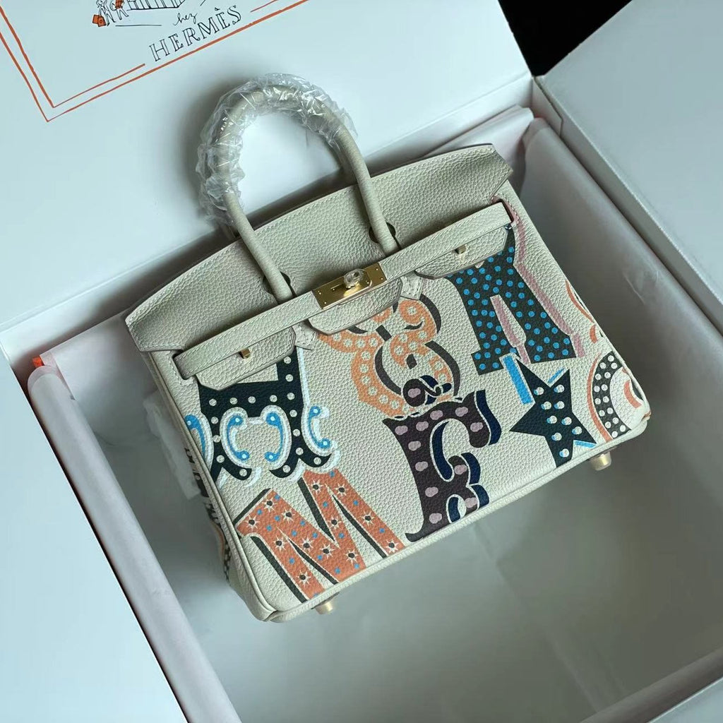 BIRKIN 25 TASCHE AUS WEISSEM CREME-KALBLEDER MIT FARBIGEM AUFKLEBER (AUF BESTELLUNG GEFERTIGT)