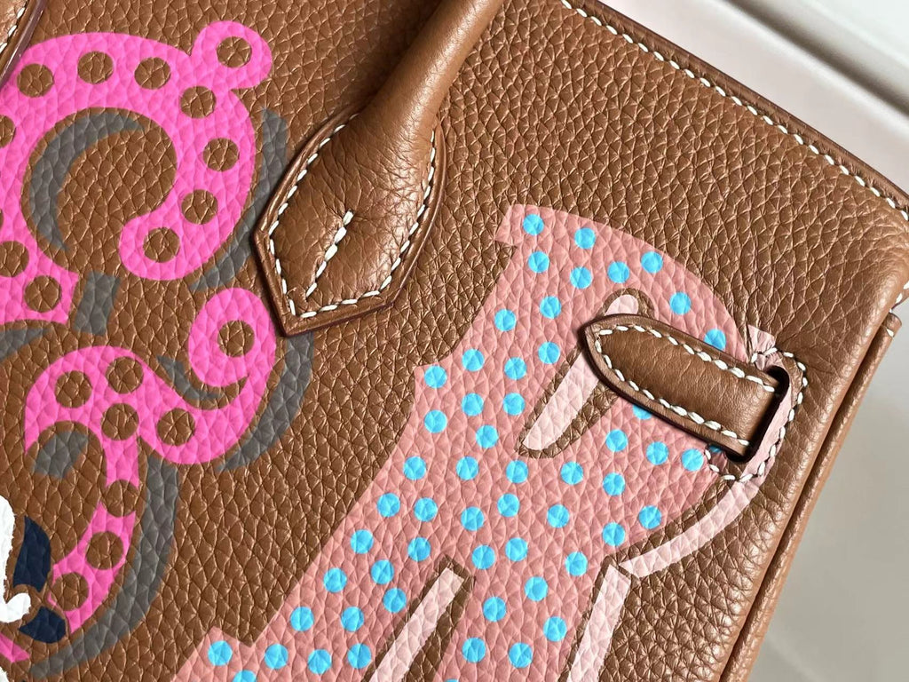 BIRKIN 25er-Tüte aus schokoladenbraunem Kalbsleder mit farbigem Aufkleber (auf Bestellung gefertigt)