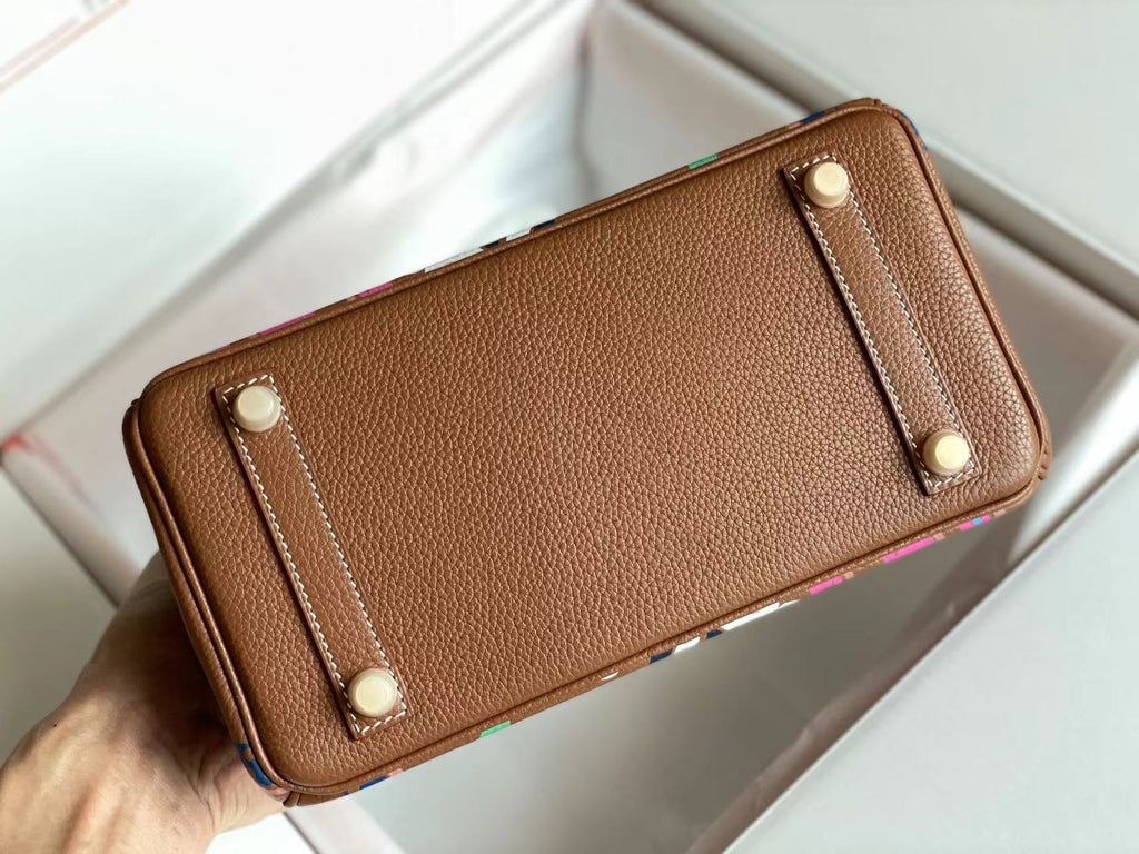 BIRKIN 25er-Tüte aus schokoladenbraunem Kalbsleder mit farbigem Aufkleber (auf Bestellung gefertigt)