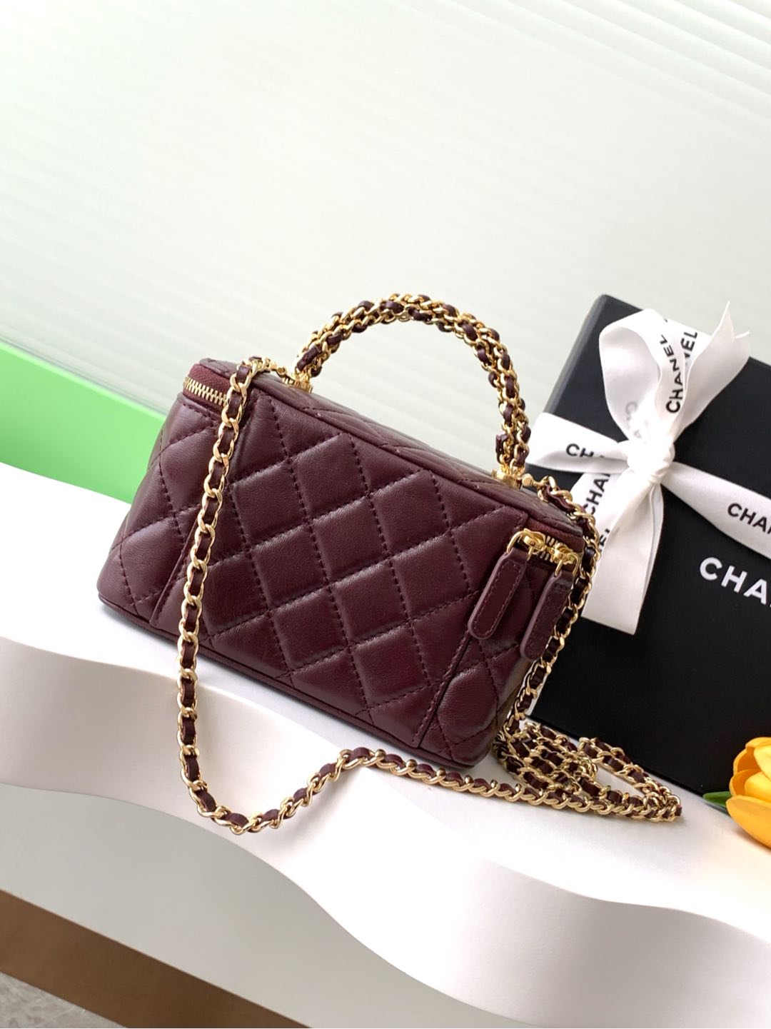 Kleiner Kosmetikkoffer mit Griff, 17 Zoll, weinrotes Lammleder, goldene Beschläge