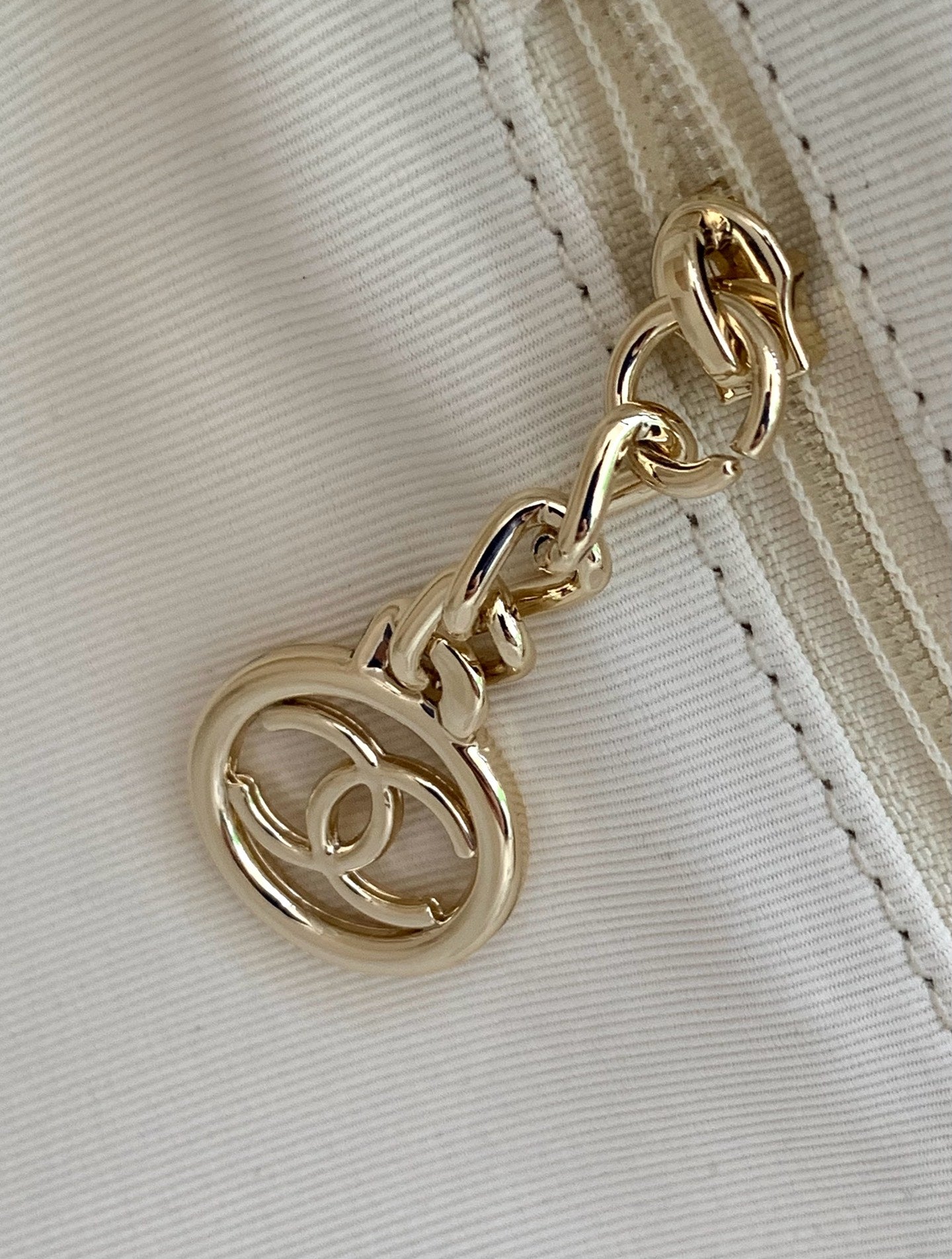 SHOPPING BAG 34 IN WHITE BLUE AND YELLOW CANVAS