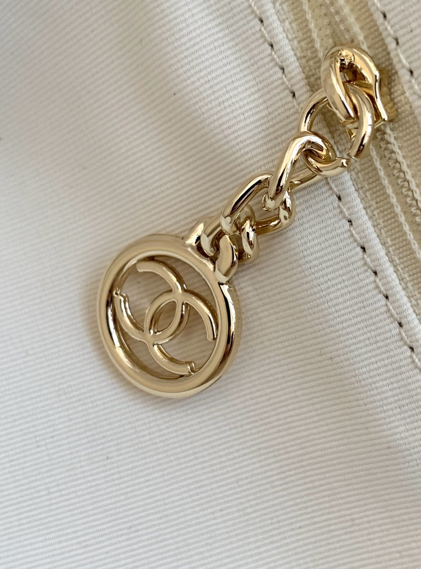 SHOPPING BAG 38 IN WHITE BLUE AND YELLOW CANVAS