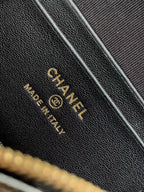 Kosmetikkoffer 19 Zoll aus schwarzem genarbtem Kalbsleder mit goldenen Beschlägen