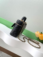 Kosmetikkoffer 19 Zoll aus schwarzem genarbtem Kalbsleder mit goldenen Beschlägen