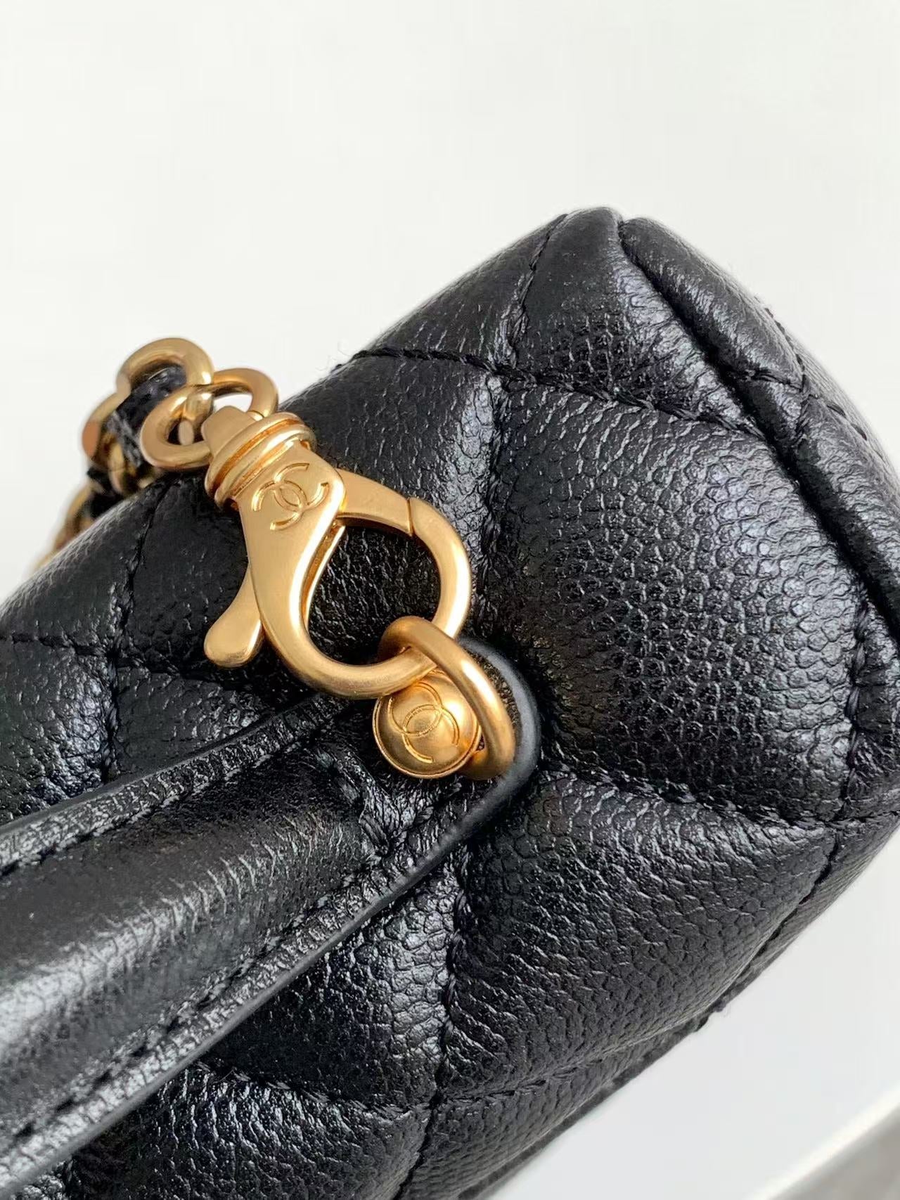 Kosmetikkoffer 19 Zoll aus schwarzem genarbtem Kalbsleder mit goldenen Beschlägen