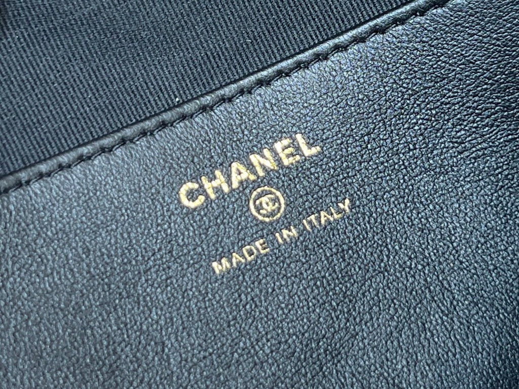 QUILTED SHOULDER BAG 21 IN BLACK LAMBSKIN WITH GOLD METALLIC