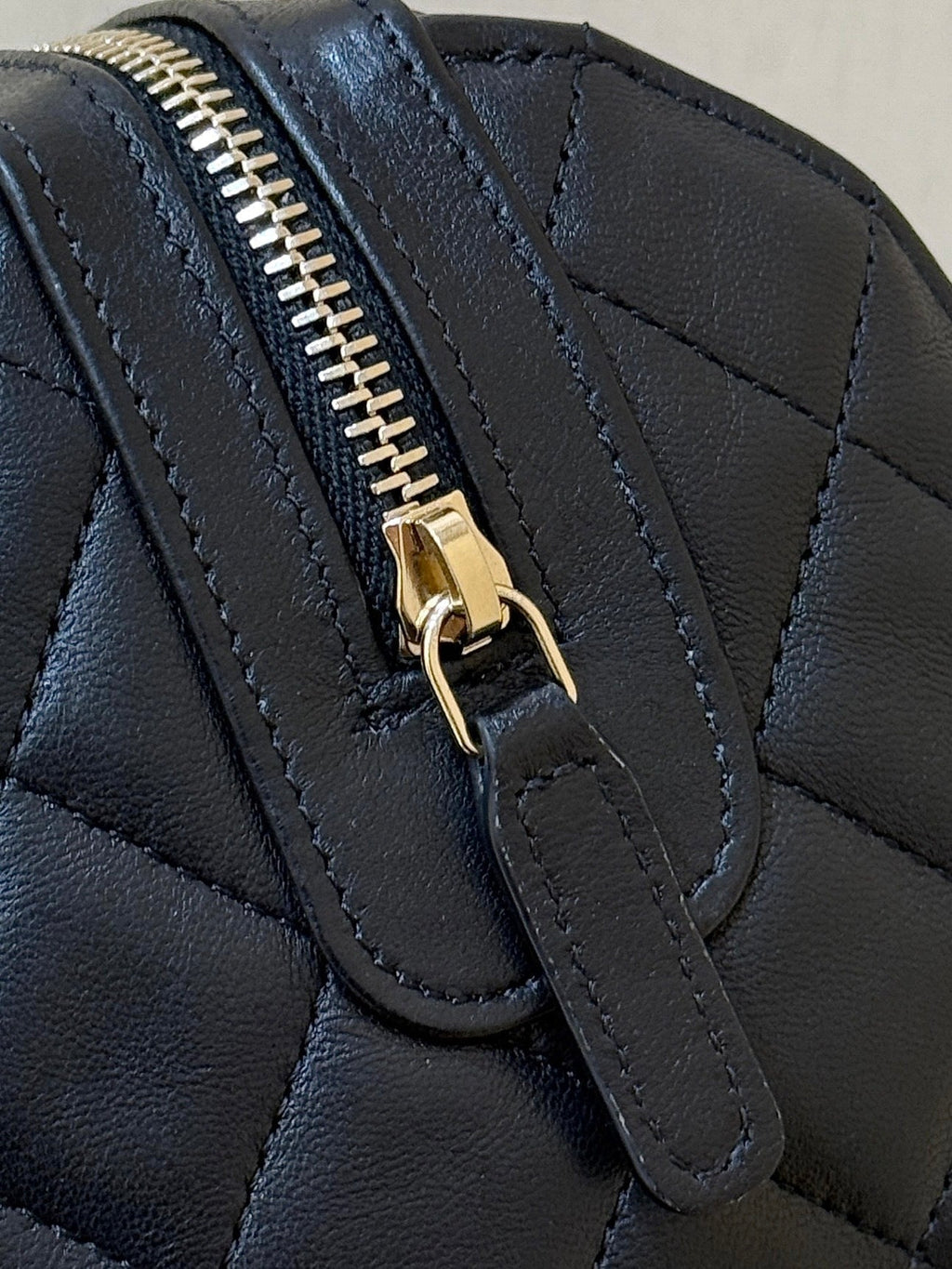 BOSTON MATELASSE CAVIAR SCHULTERHANDTASCHEN 18 IN SCHWARZEM LAMMLEDER