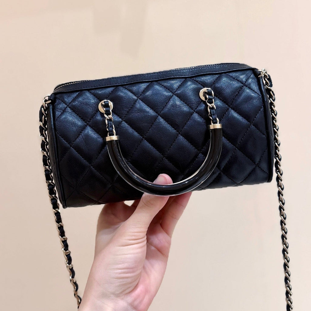 BOSTON MATELASSE CAVIAR SCHULTERHANDTASCHEN 18 IN SCHWARZEM LAMMLEDER