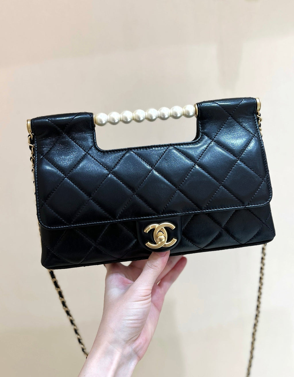 PEARL TOP HANDLE BAG 25 IN BLACK LAMBSKIN GOLD HARDWARE