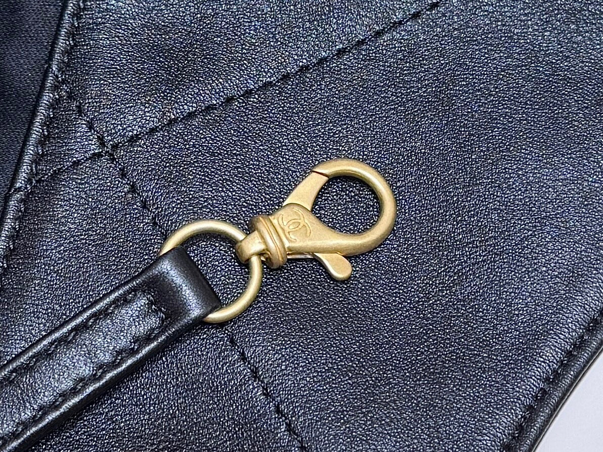 MEDIUM MAXI SHOPPING BAG 47 IN BLACK CALFSKIN GOLD-TONE METAL