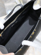 MANHATTAN EINKAUFSTASCHE 40 IN SCHWARZEM GLATTEM LAMMLEDER GOLDENE SCHNALLE