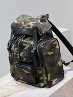 CITY-RUCKSACK MIT MEHREREN FÄCHERN, 42, IN CAMOUFLAGE-MUSTER, NYLON UND SCHWARZES KALBSLEDER